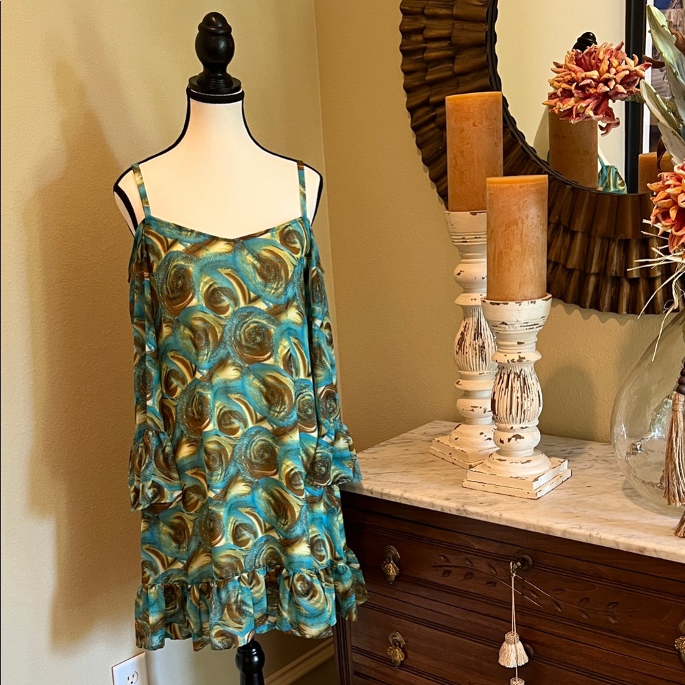 Elegant Green and Gold Long Sleeve Dress
